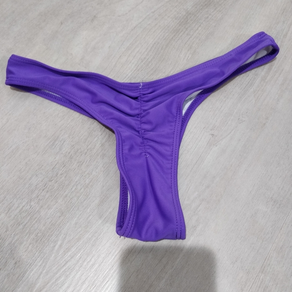 Other - (3/$15) NWOT Scrunch butt purple bikini bottom